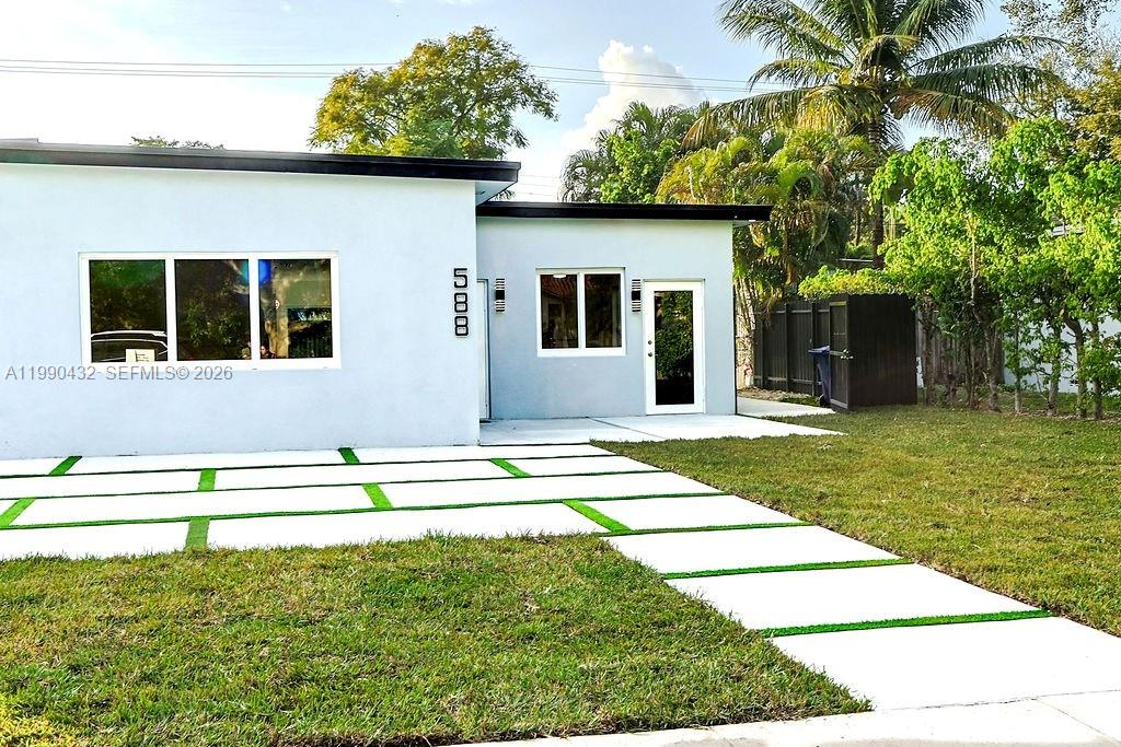 588 Palmetto Dr