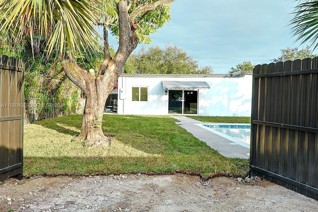588 Palmetto Dr