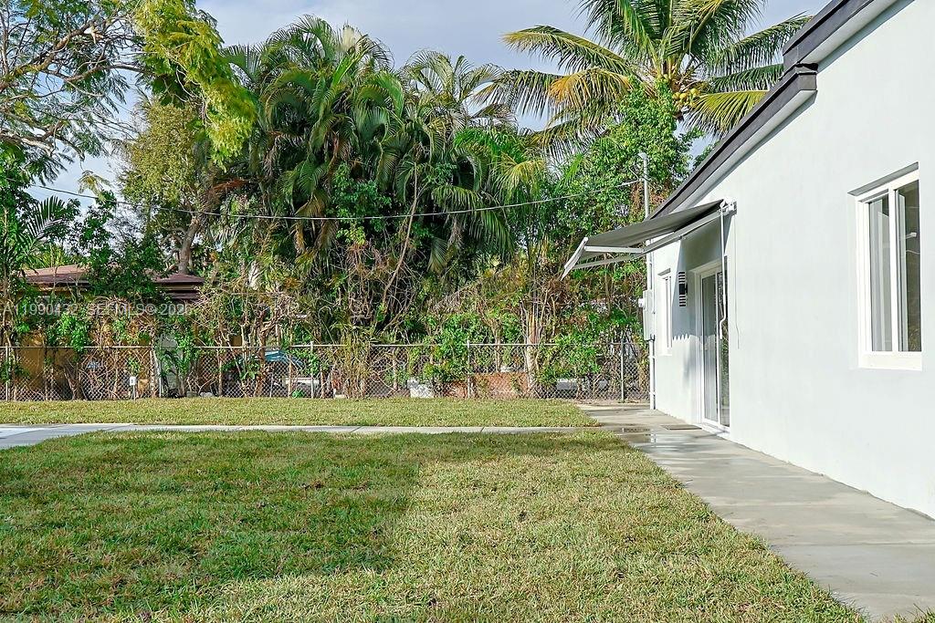 588 Palmetto Dr