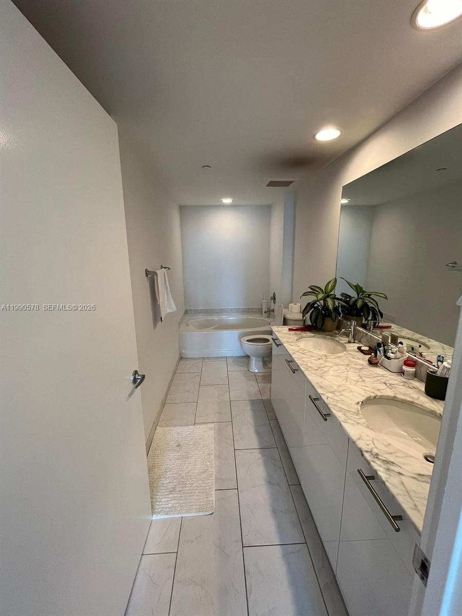 951 Brickell Ave # 2507
