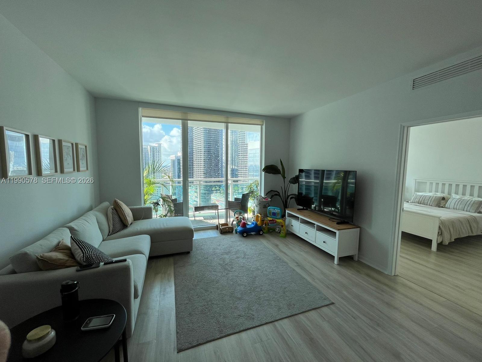 951 Brickell Ave # 2507