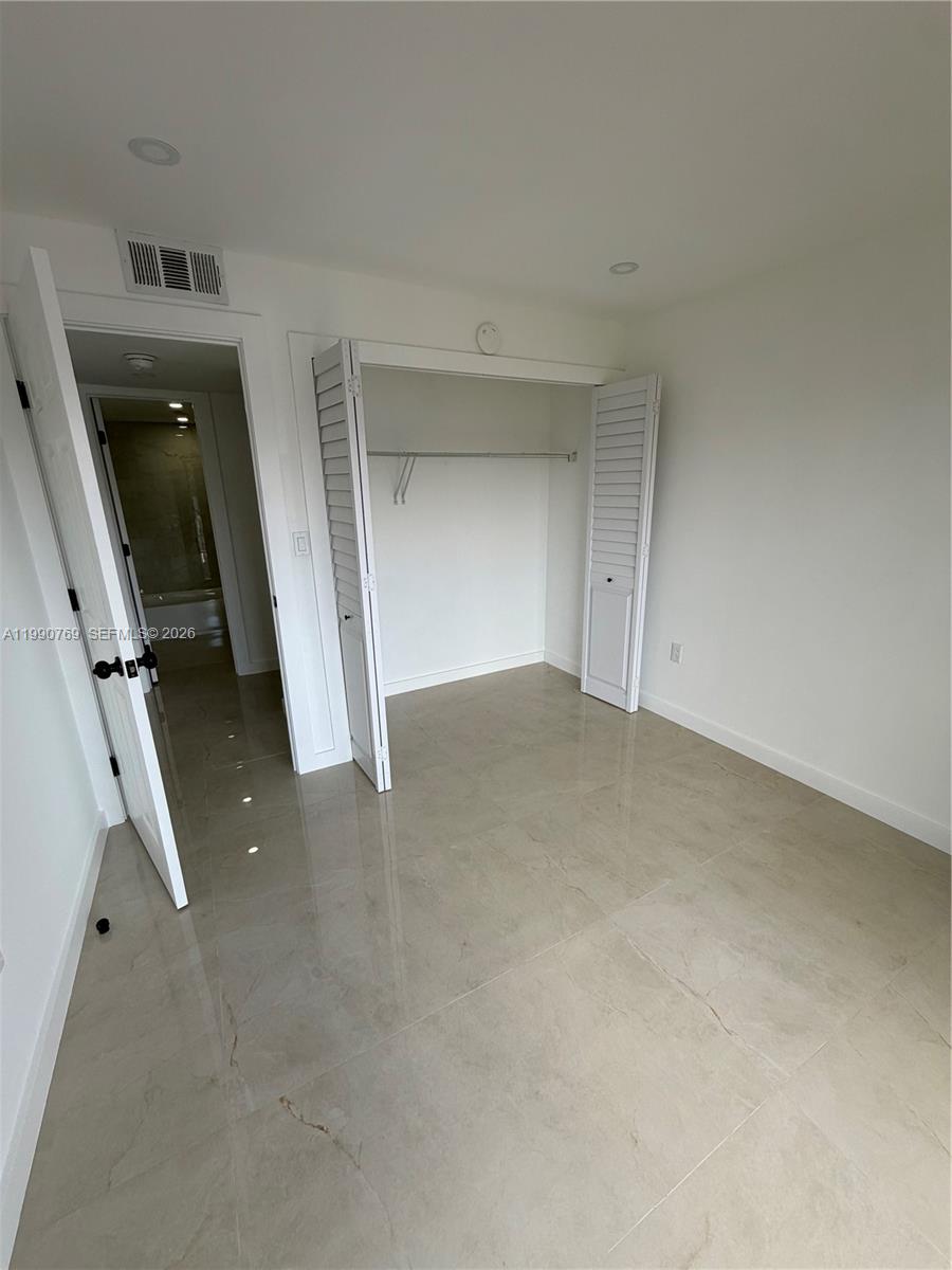 1820 W 53rd St # 201