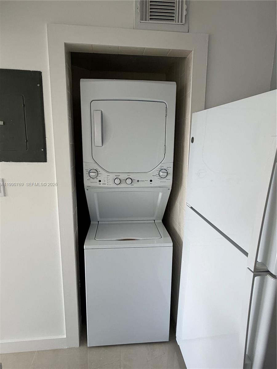 1820 W 53rd St # 201