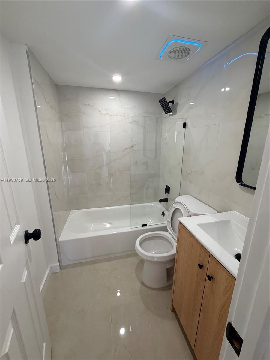 1820 W 53rd St # 201