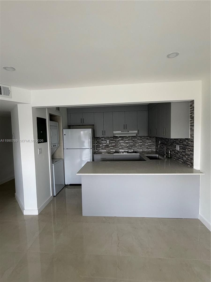 1820 W 53rd St # 201