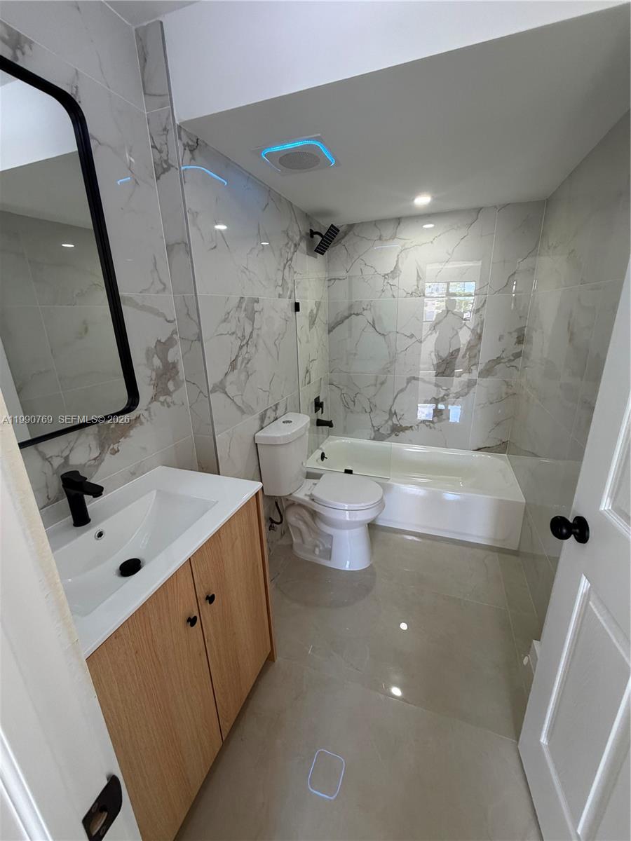 1820 W 53rd St # 201