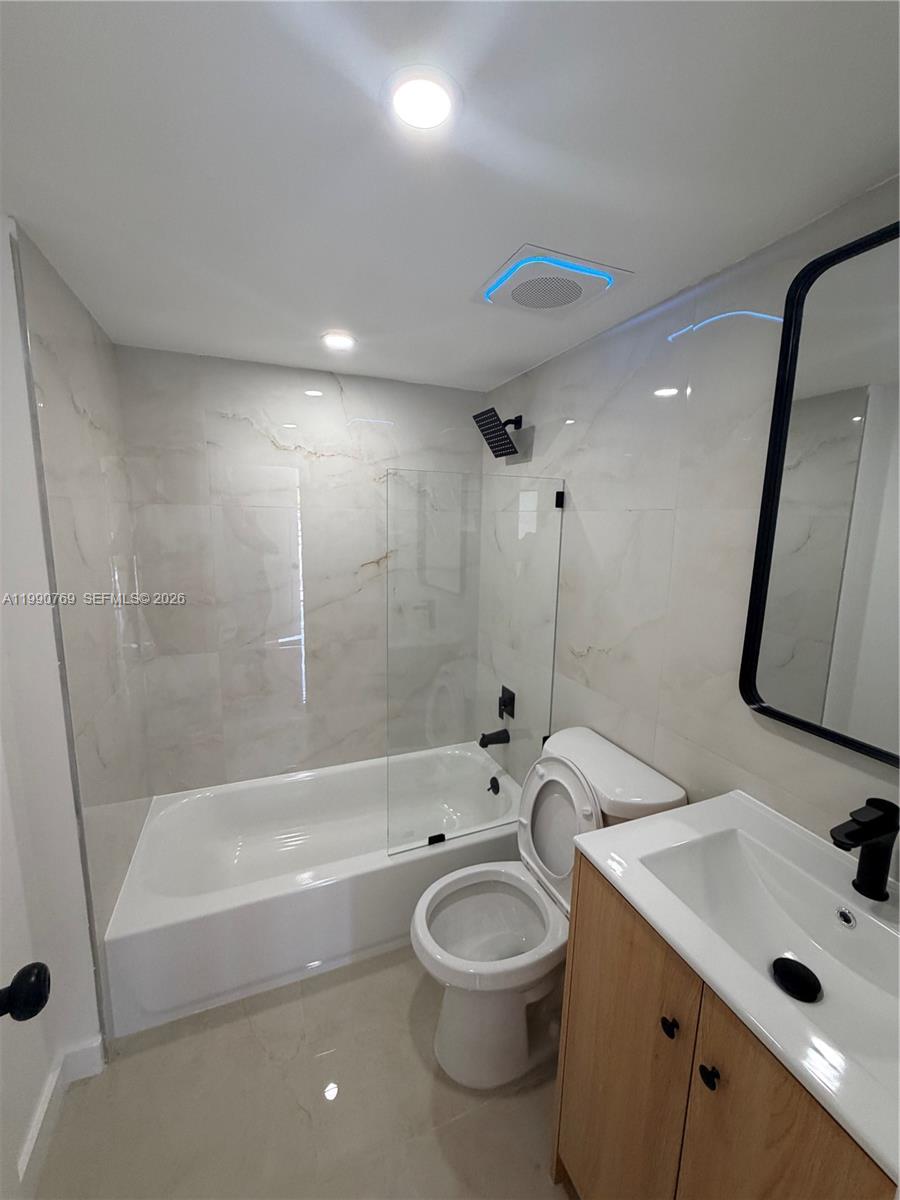 1820 W 53rd St # 201