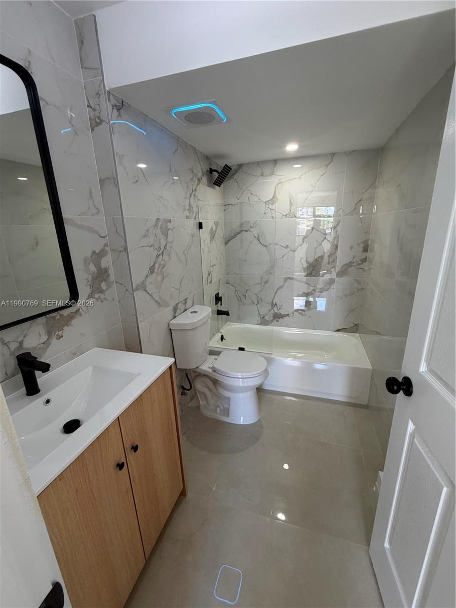 1820 W 53rd St # 201