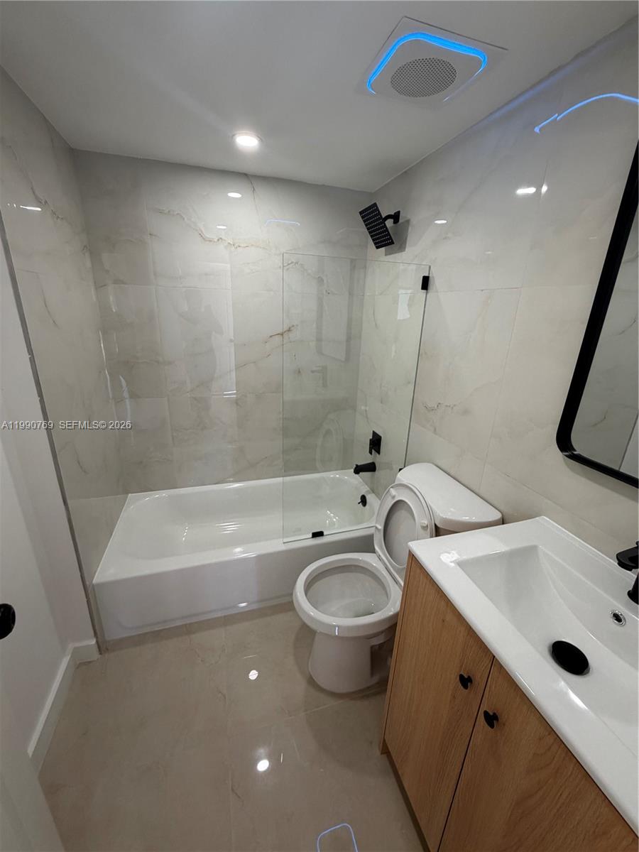 1820 W 53rd St # 201