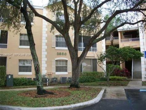 2861 N Oakland Forest Dr # 301
