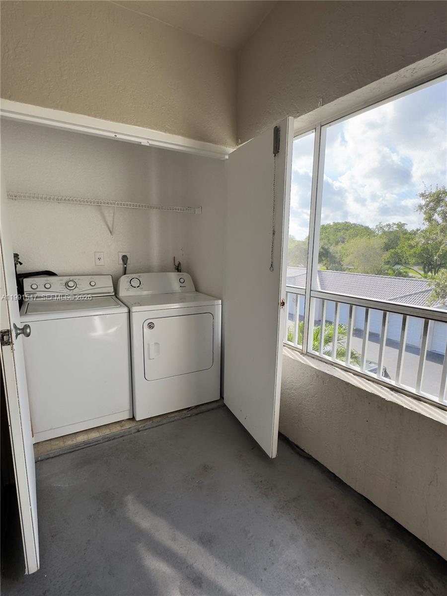 2861 N Oakland Forest Dr # 301