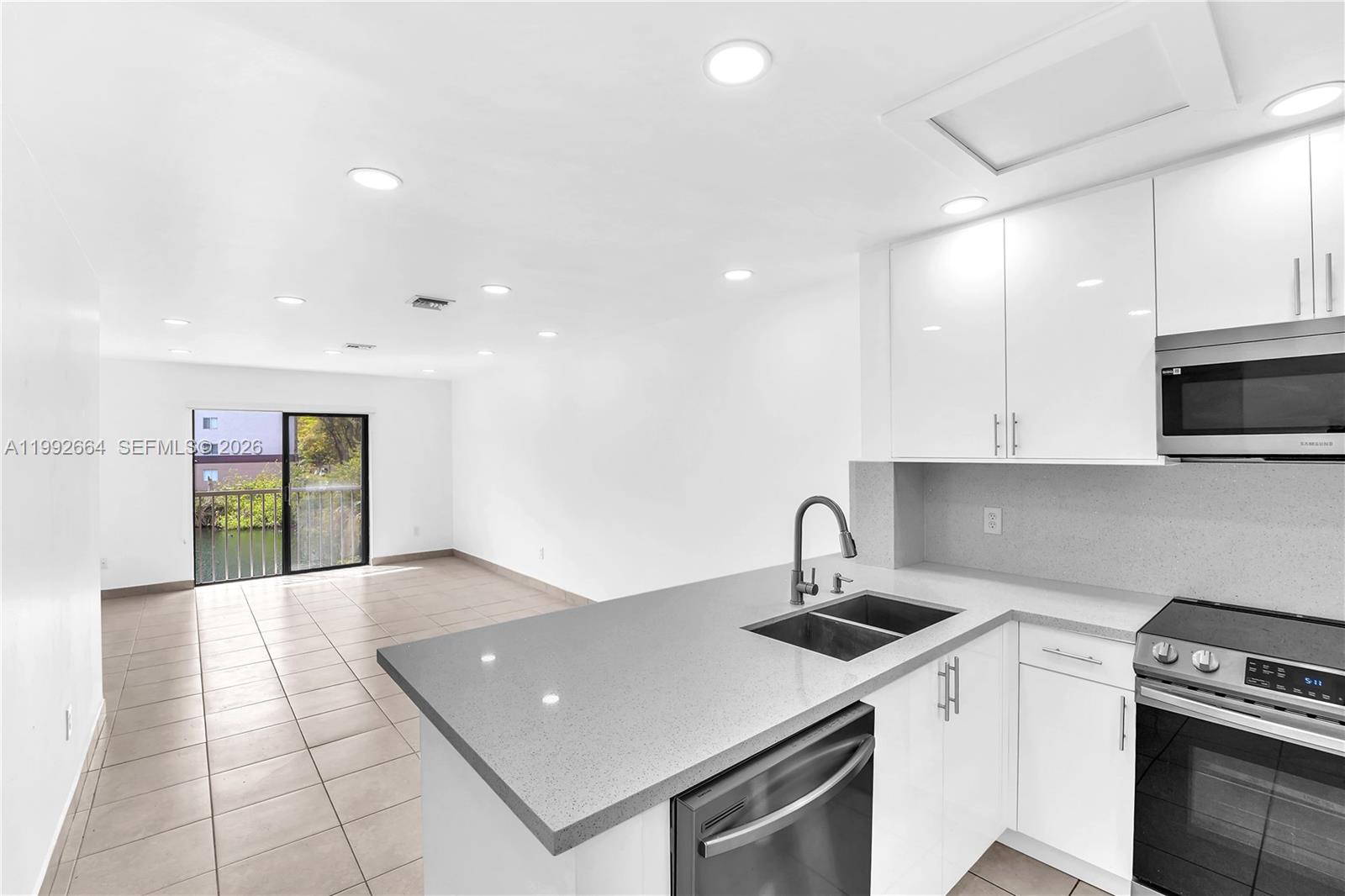 7668 SW 152nd Ave # 211 Unit: 2-211