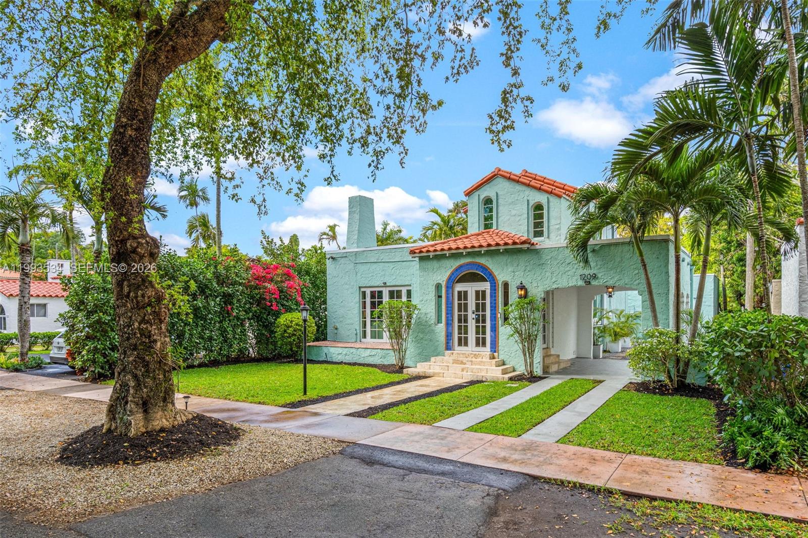 1209 La Mancha Ave