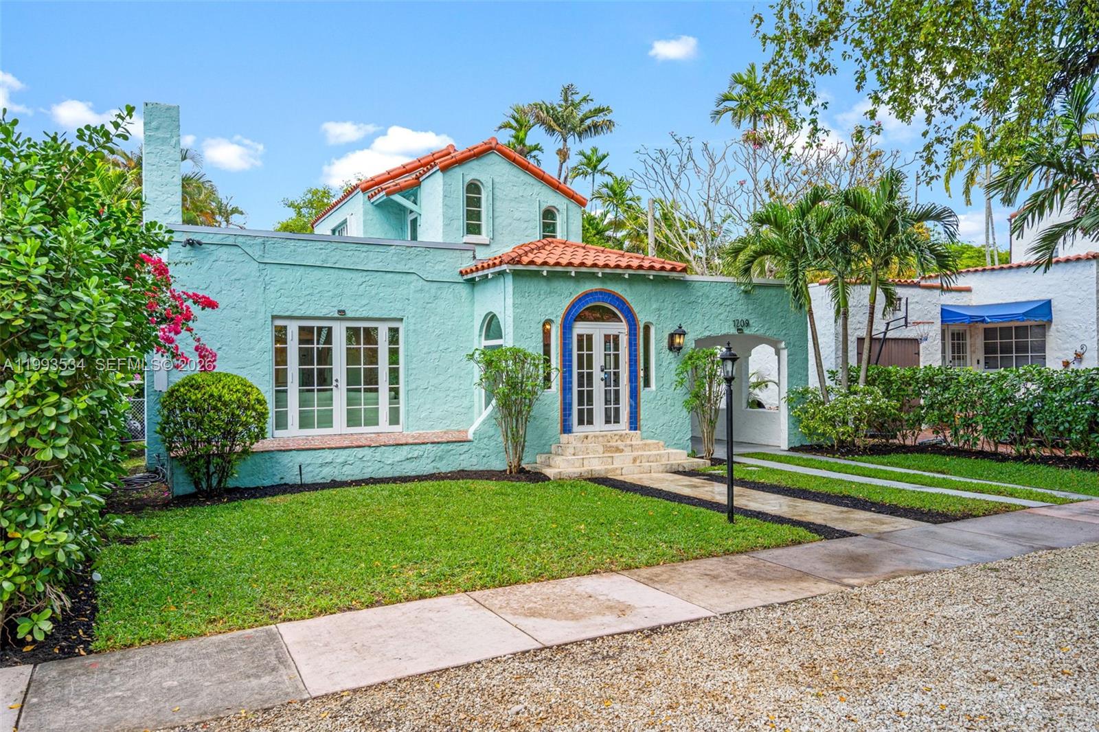 1209 La Mancha Ave