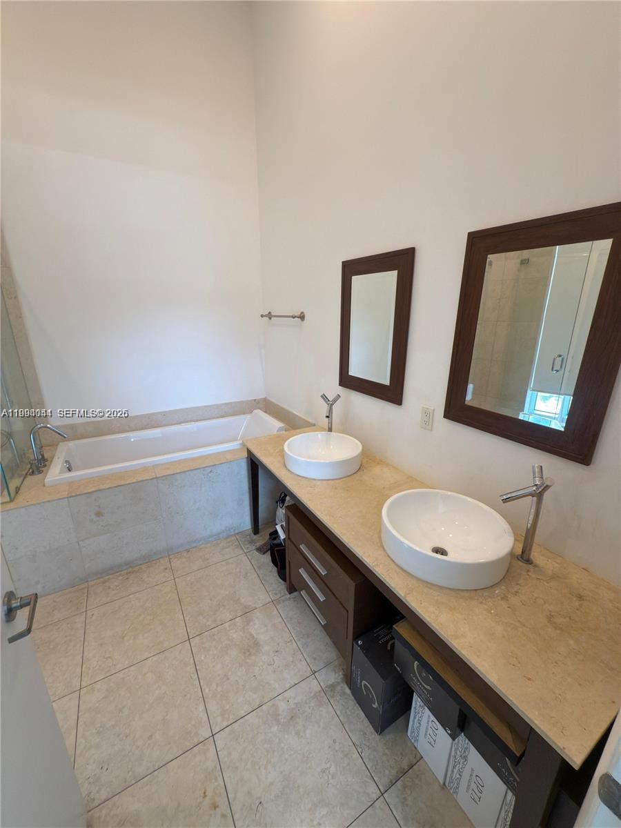 475 Brickell Ave # 2813