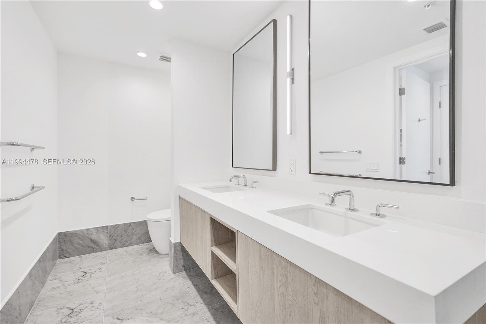 9221 E Bay Harbor Dr # 210