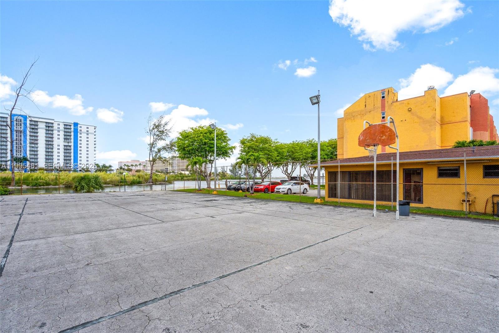 4801 NW 7th St # 16 Unit: 407-16