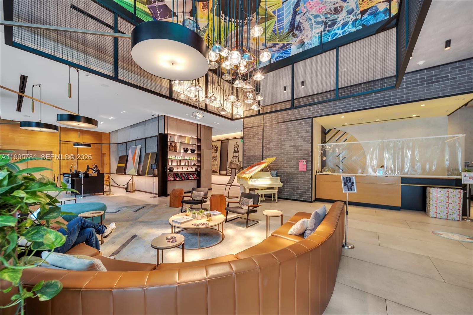 121 NE 34th St # L606