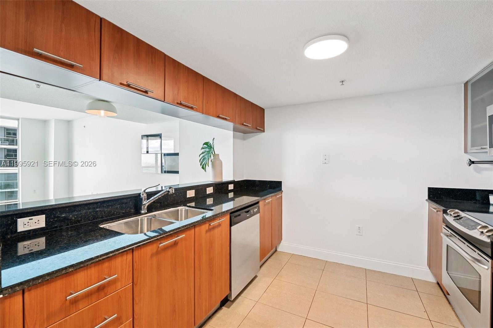 1800 N Bayshore Dr # 2811