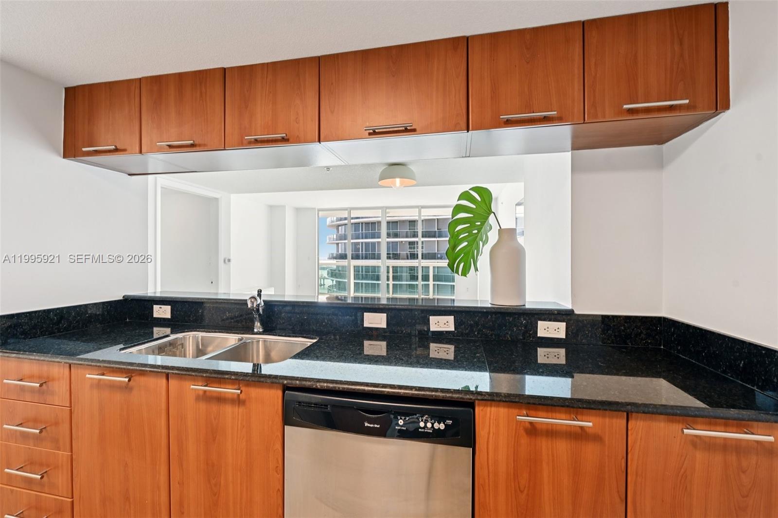 1800 N Bayshore Dr # 2811