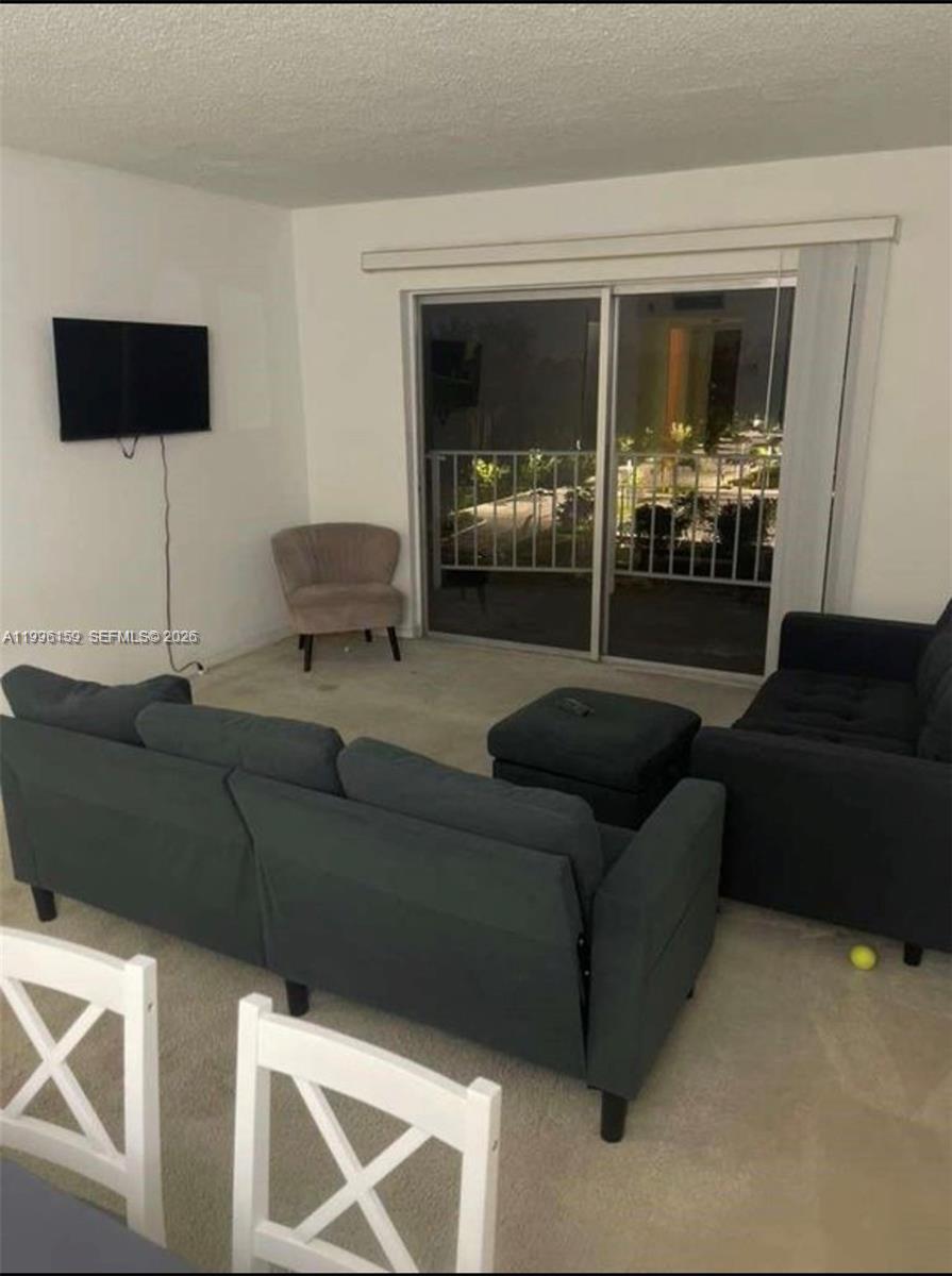 496 NW 165th St Rd # 611 Unit: D-611