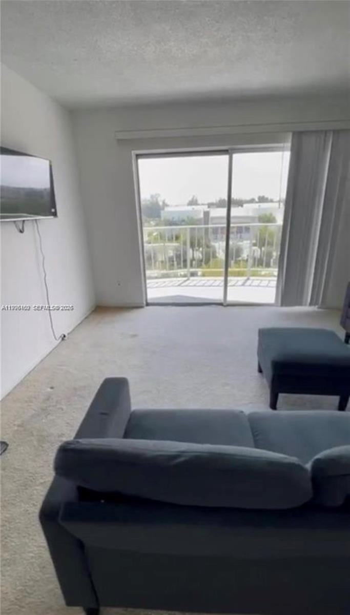 496 NW 165th St Rd # 611 Unit: D-611