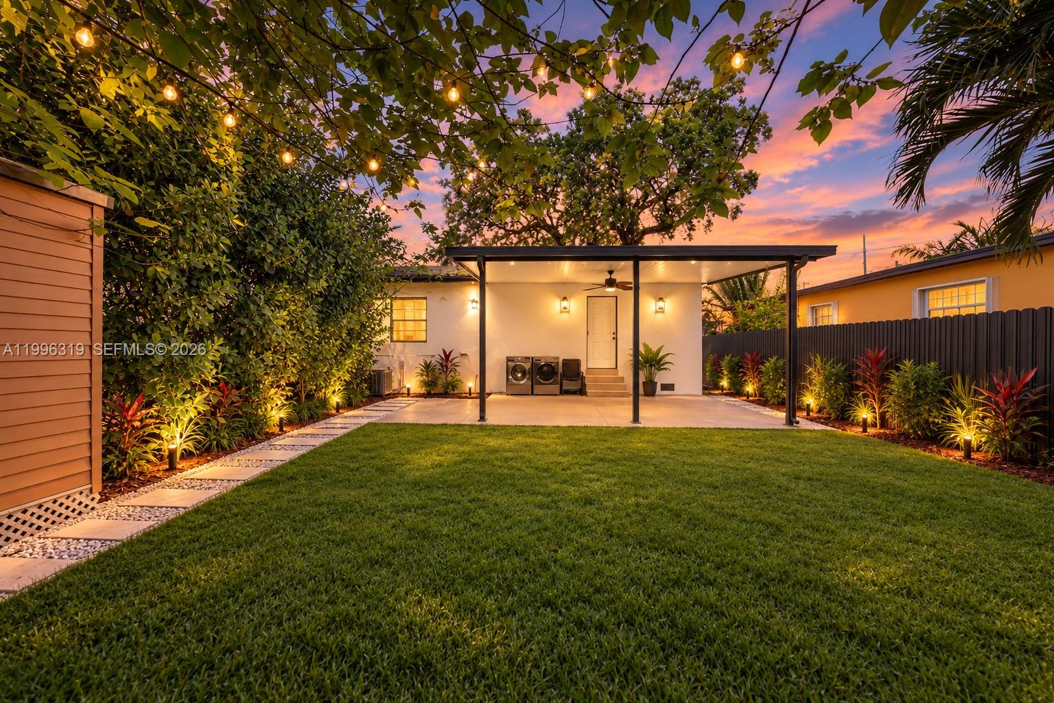 3033 Hibiscus St