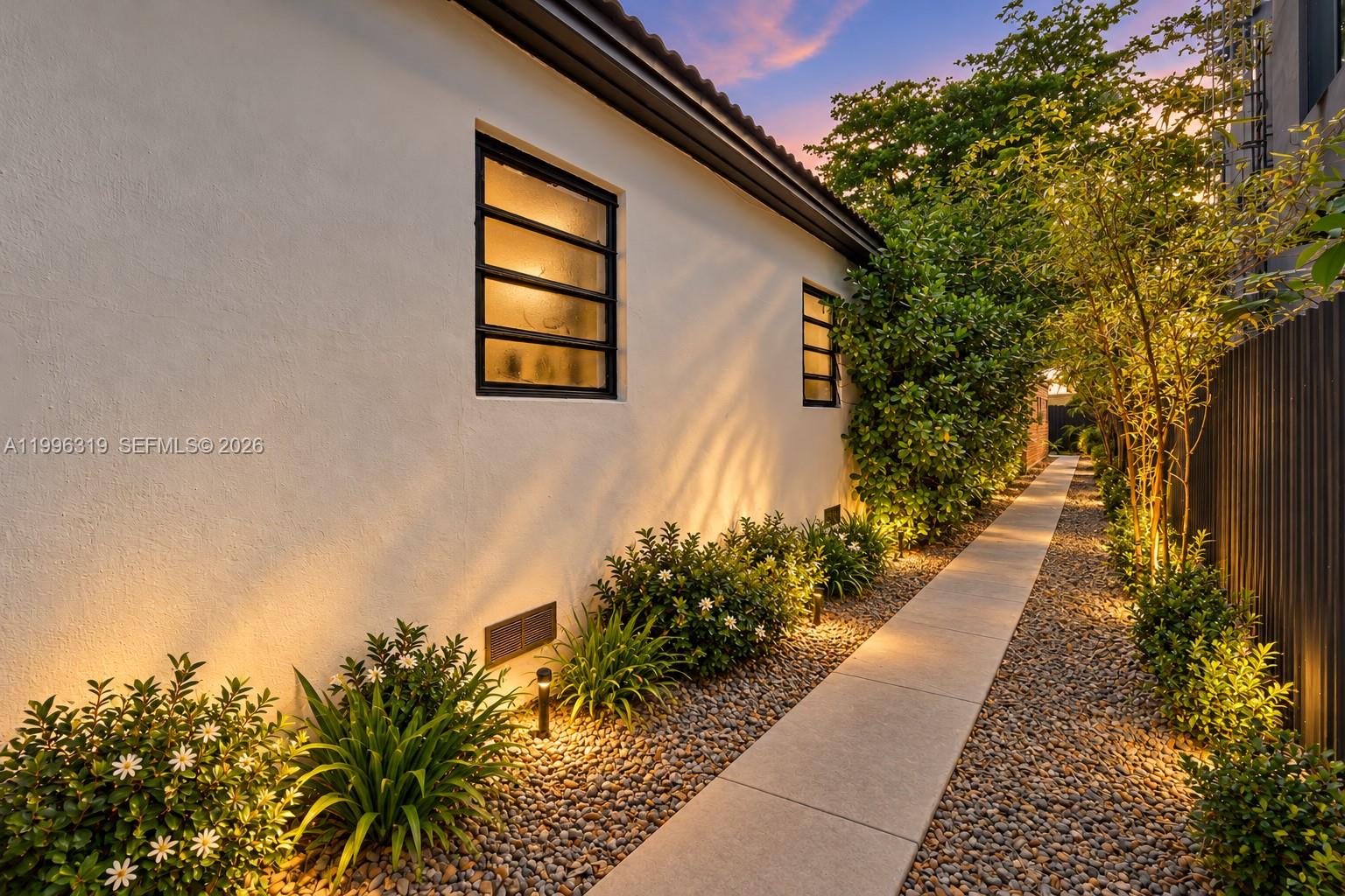 3033 Hibiscus St