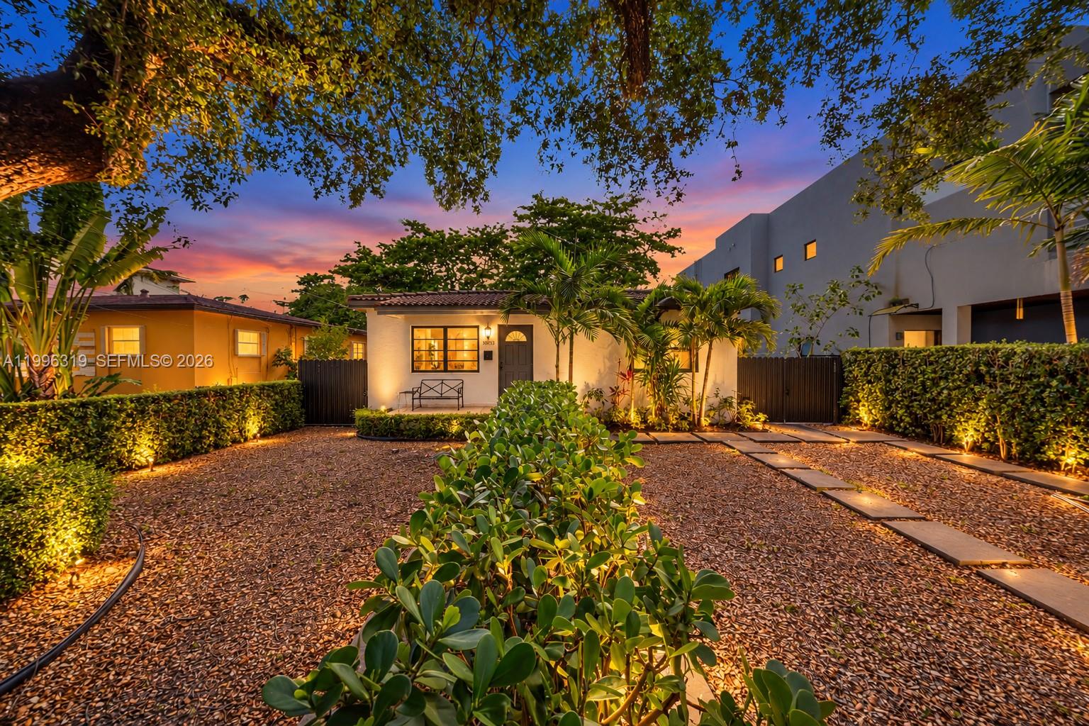 3033 Hibiscus St