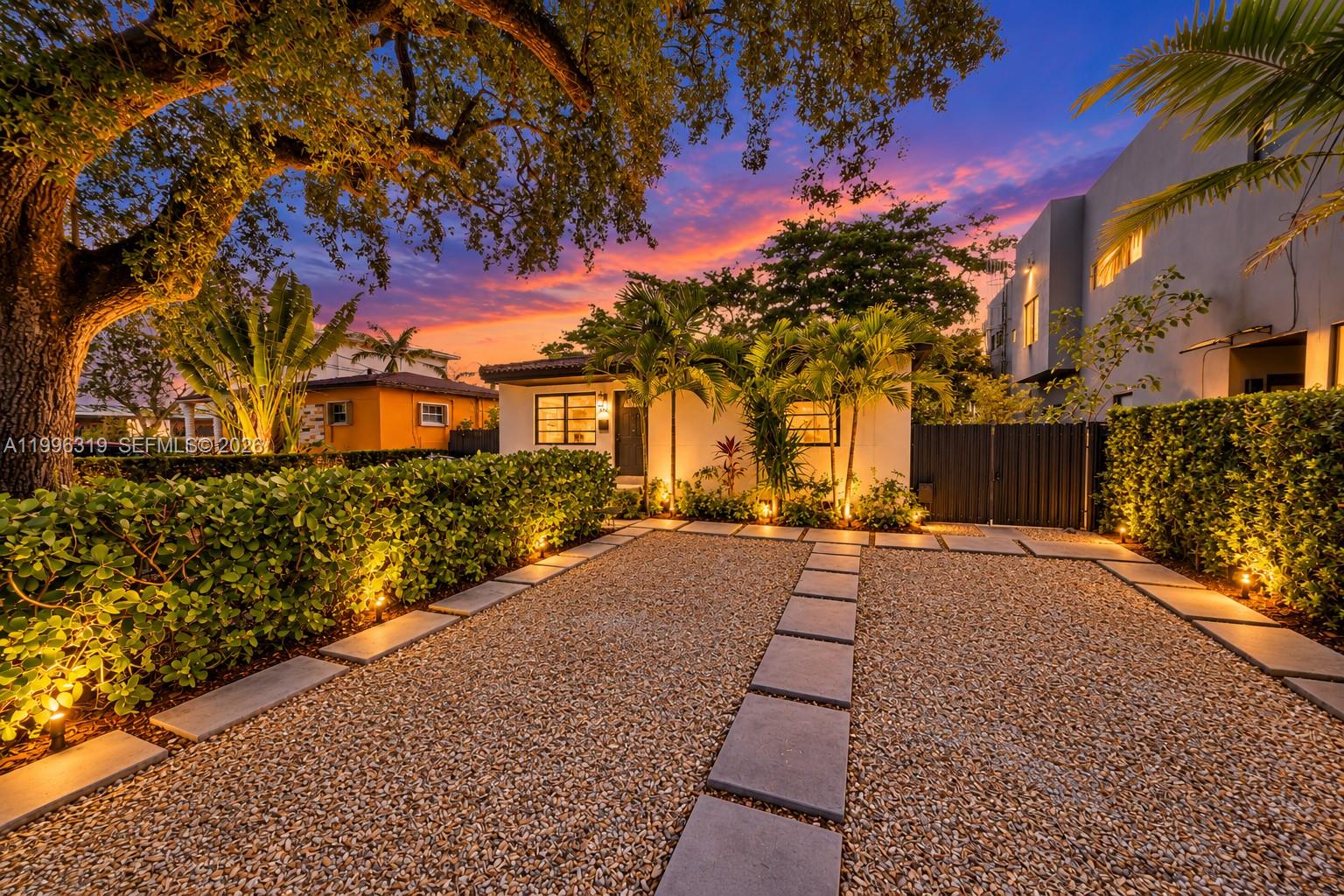 3033 Hibiscus St