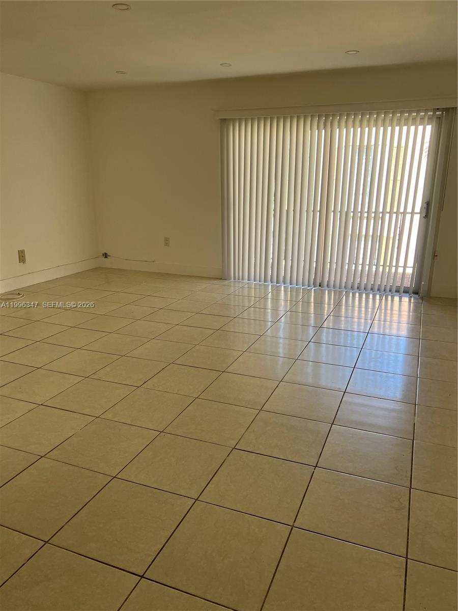 7160 Fairway Dr # J16