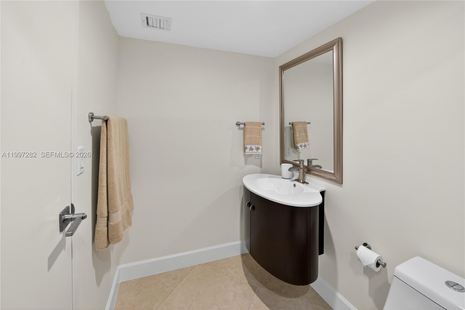 7601 E Treasure Dr # 1119