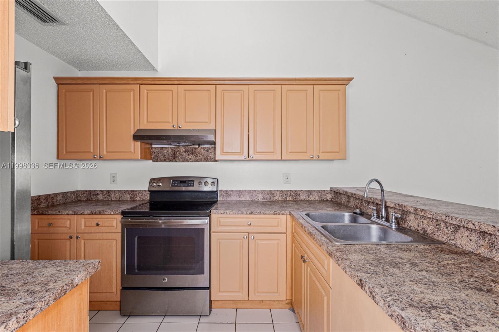 6916 SW 37th St # C Unit: 1-C