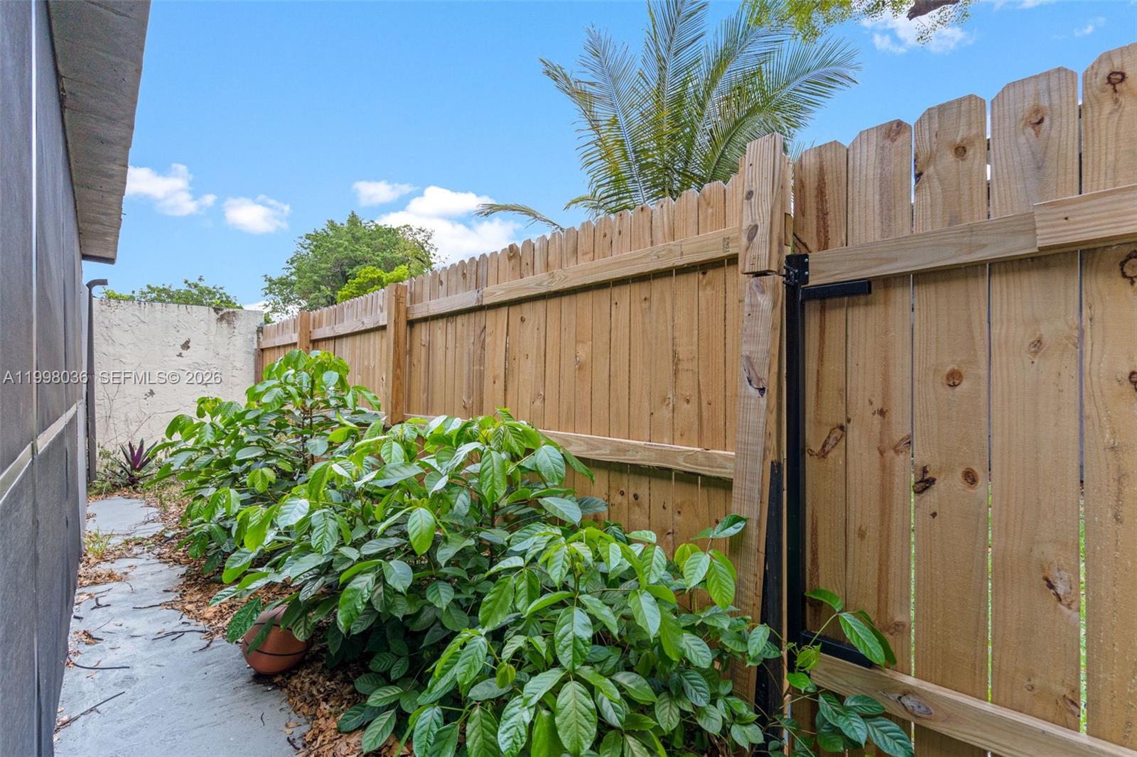 6916 SW 37th St # C Unit: 1-C