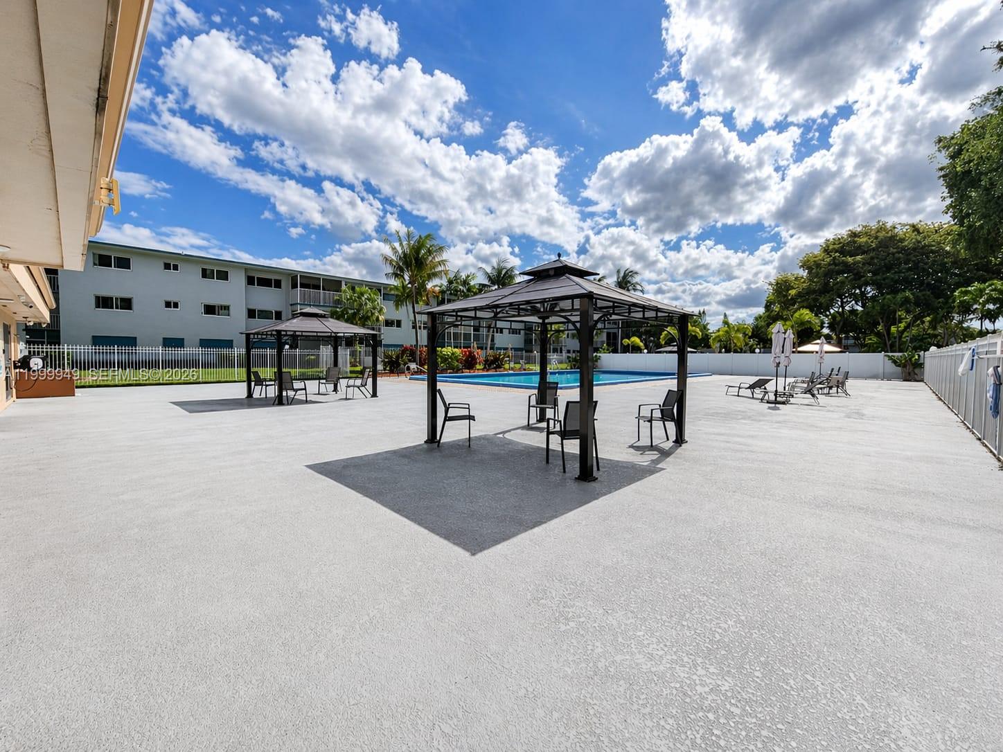 950 Hillcrest Dr # 302