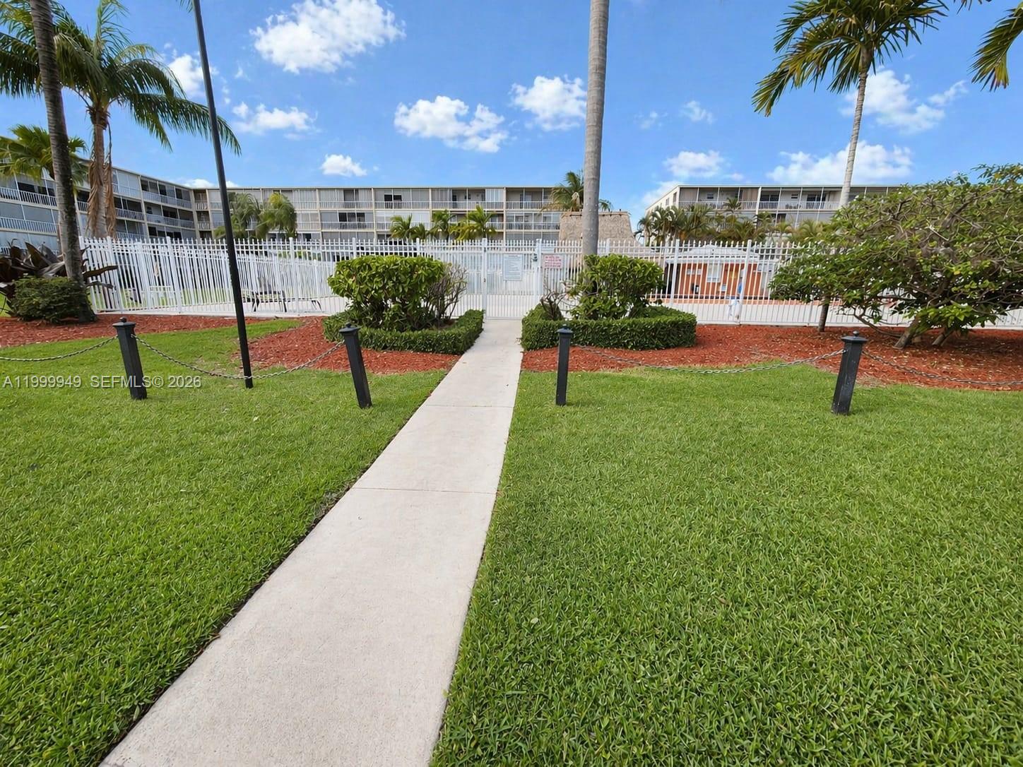 950 Hillcrest Dr # 302