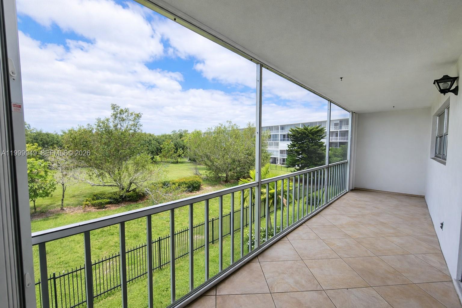 950 Hillcrest Dr # 302