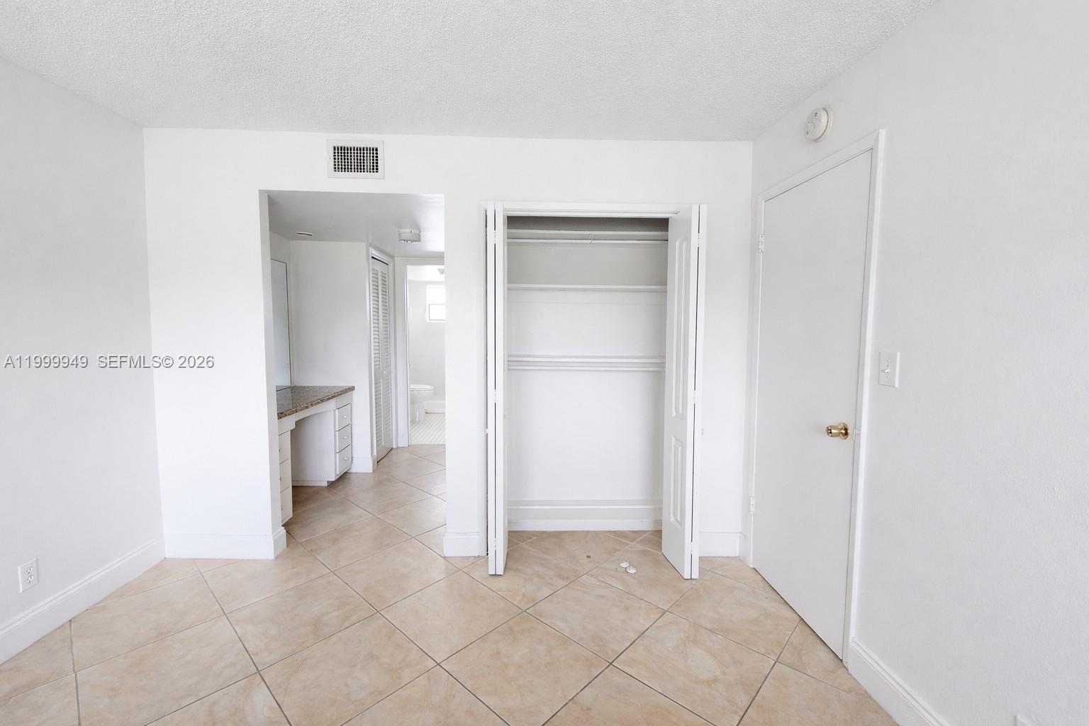 950 Hillcrest Dr # 302
