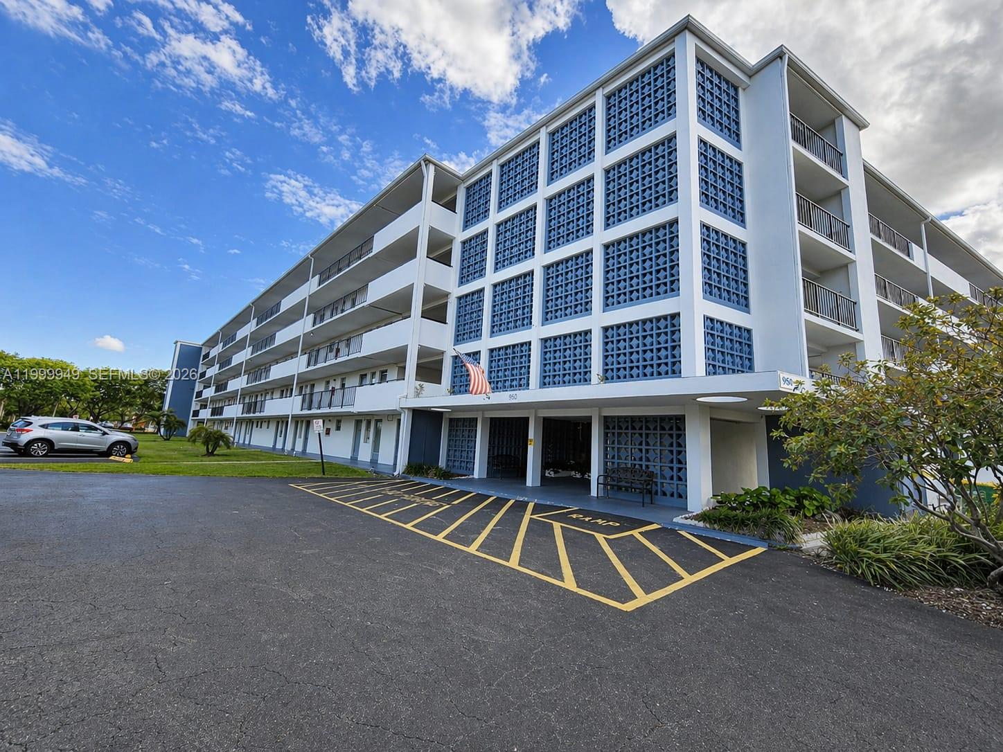 950 Hillcrest Dr # 302