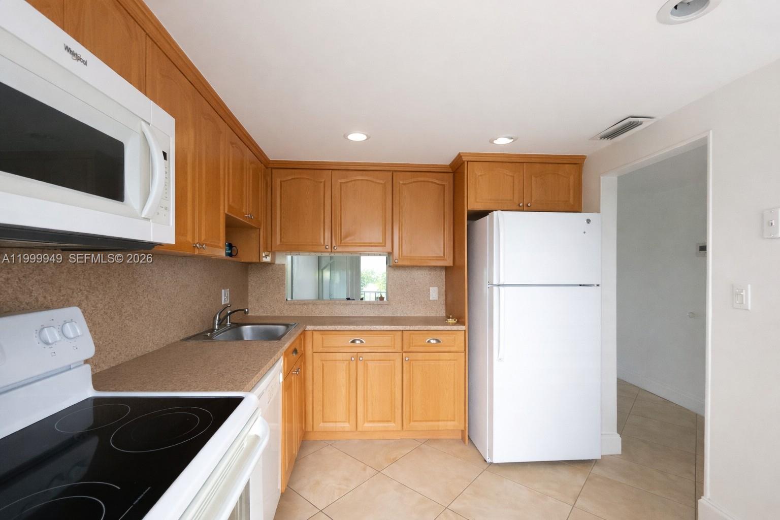 950 Hillcrest Dr # 302