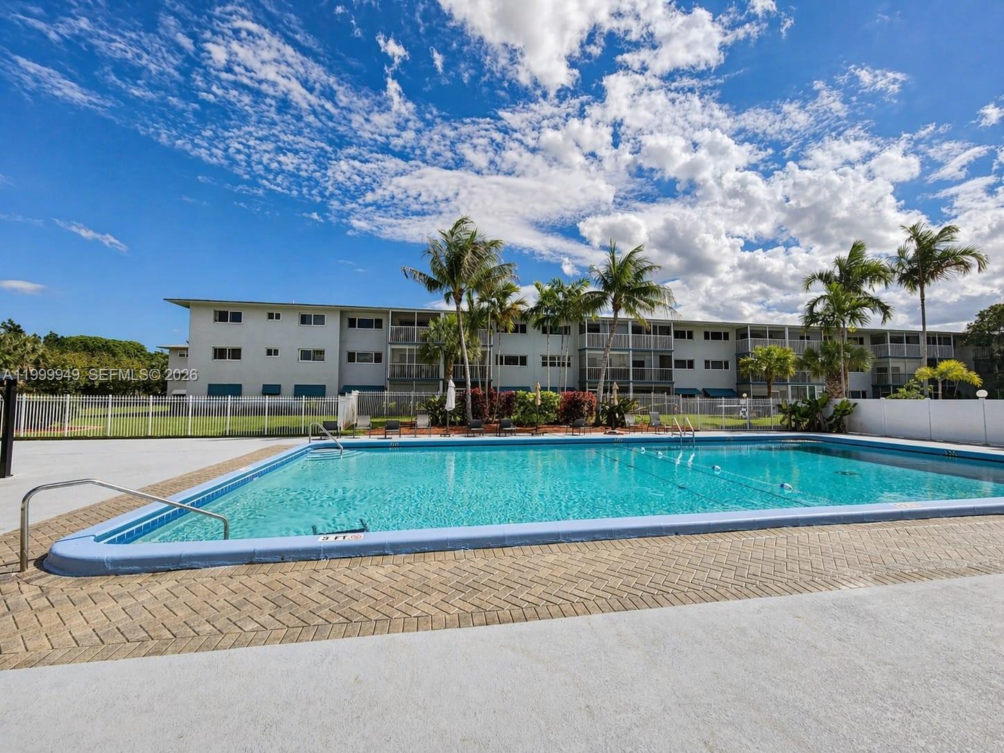 950 Hillcrest Dr # 302