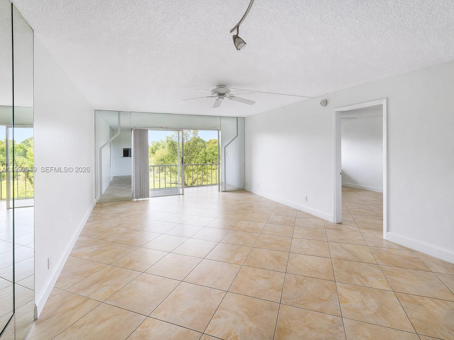 950 Hillcrest Dr # 302