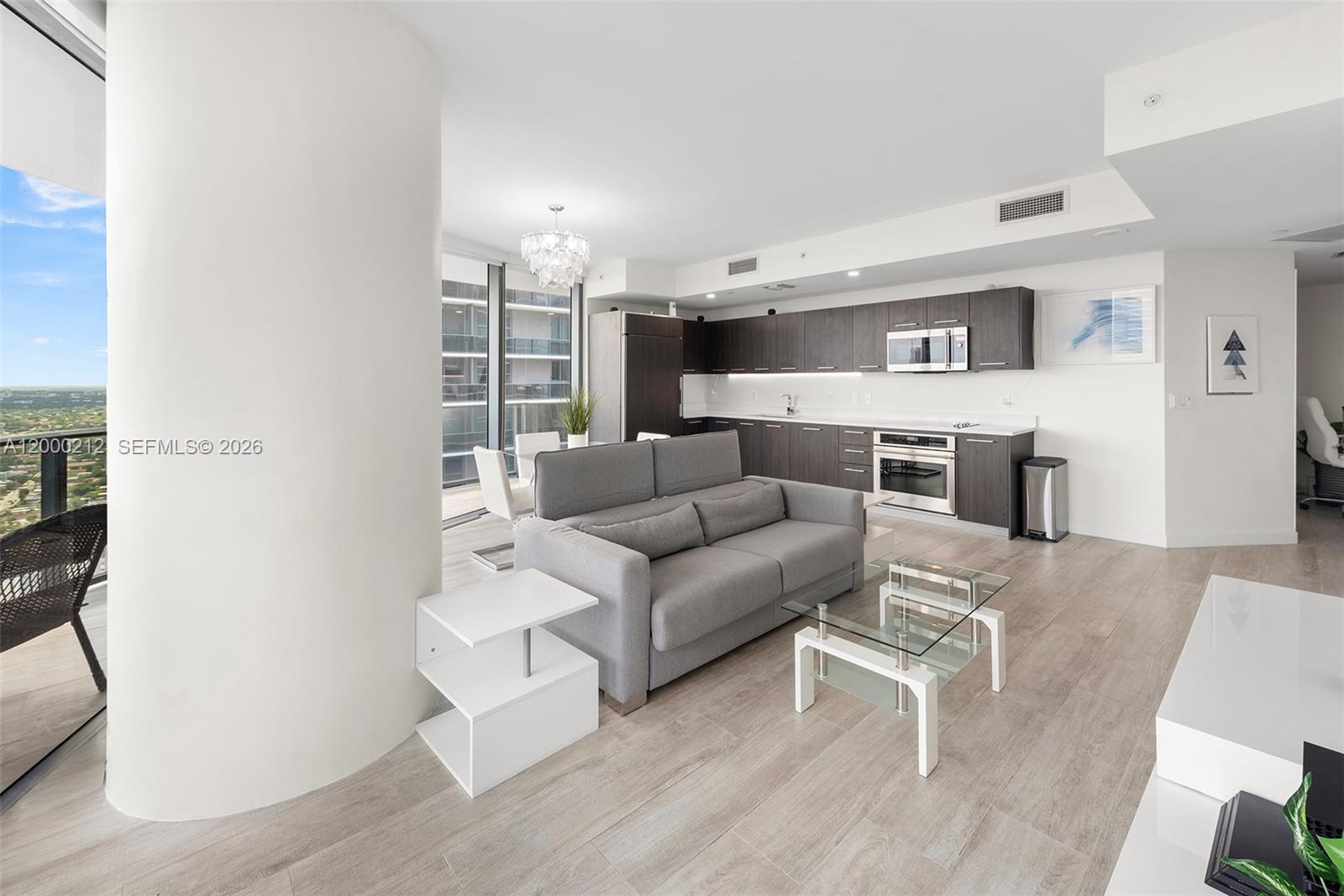 45 SW 9th St # 4006
