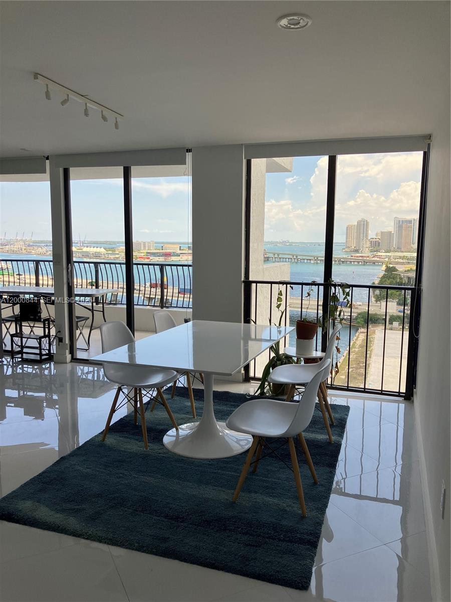 555 NE 15th St # 19K