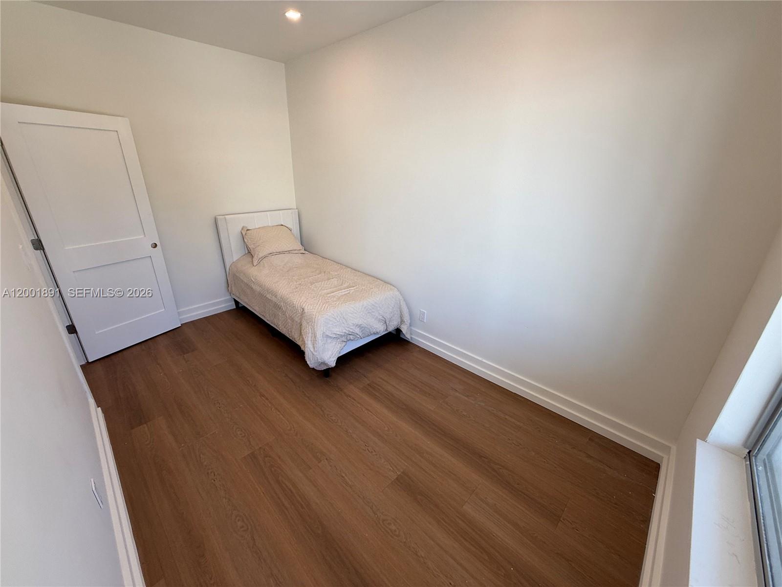 1535 West Ave # 5