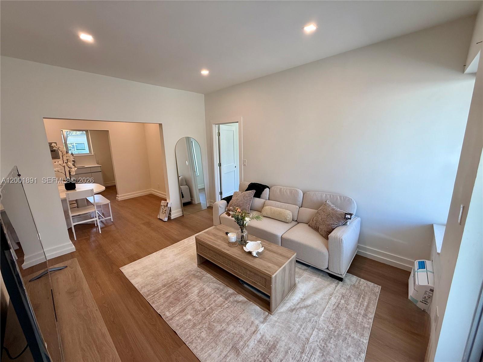1535 West Ave # 5