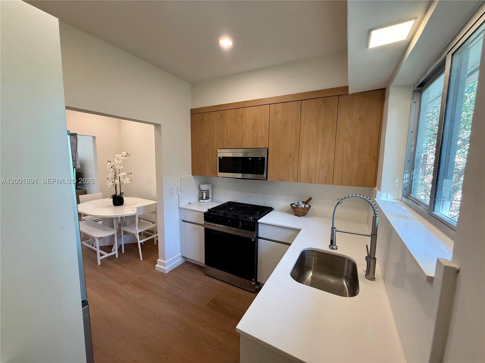 1535 West Ave # 5