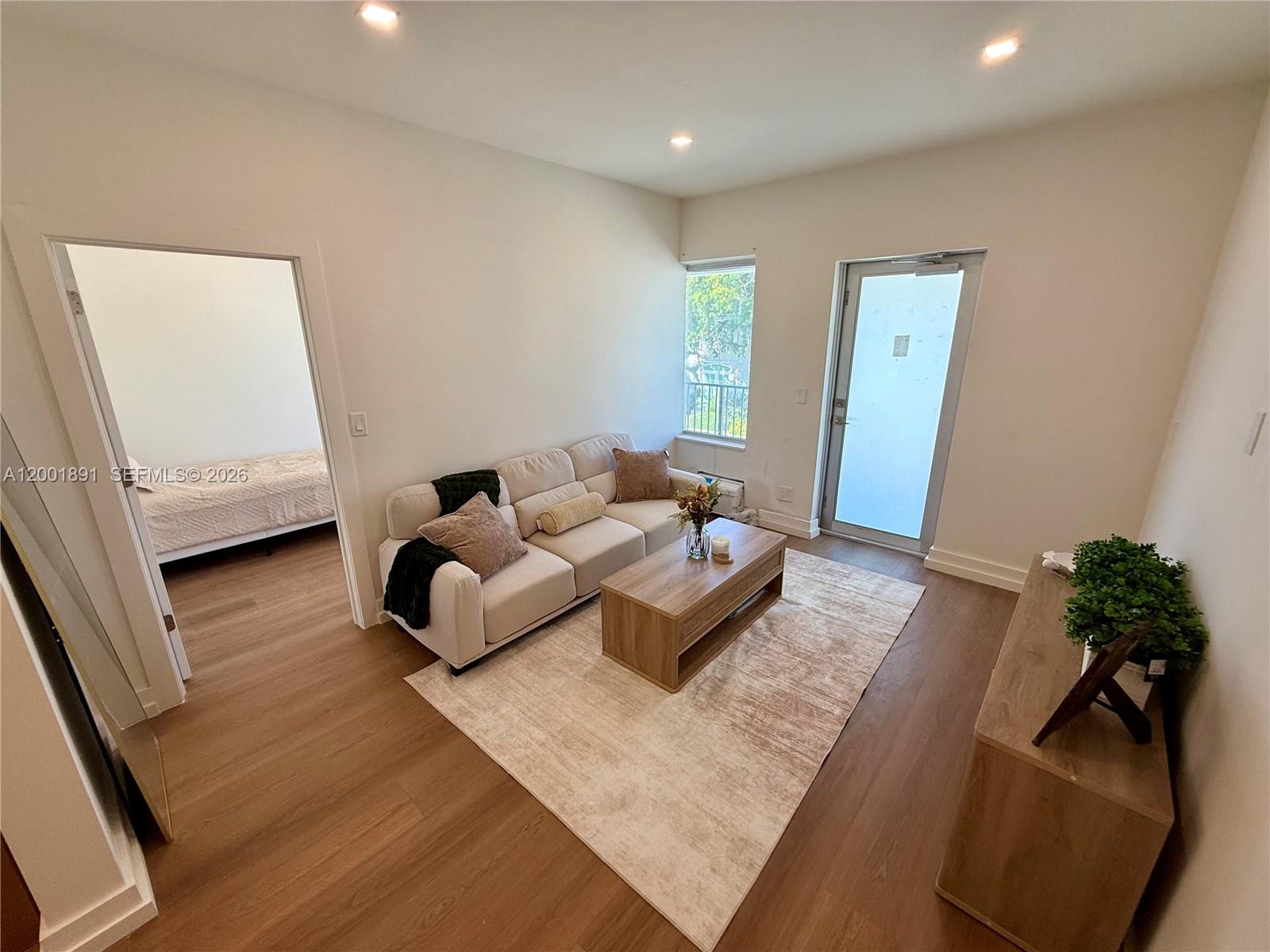 1535 West Ave # 5