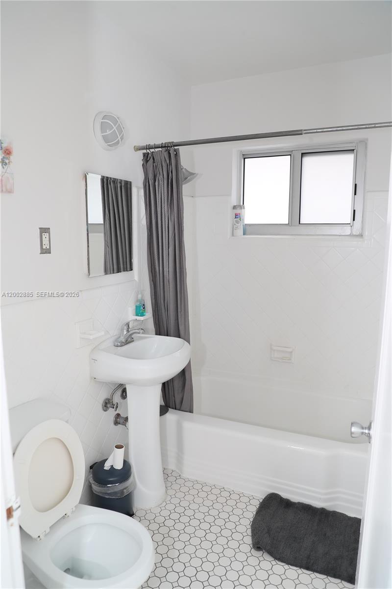 215 Antilla Ave # 3
