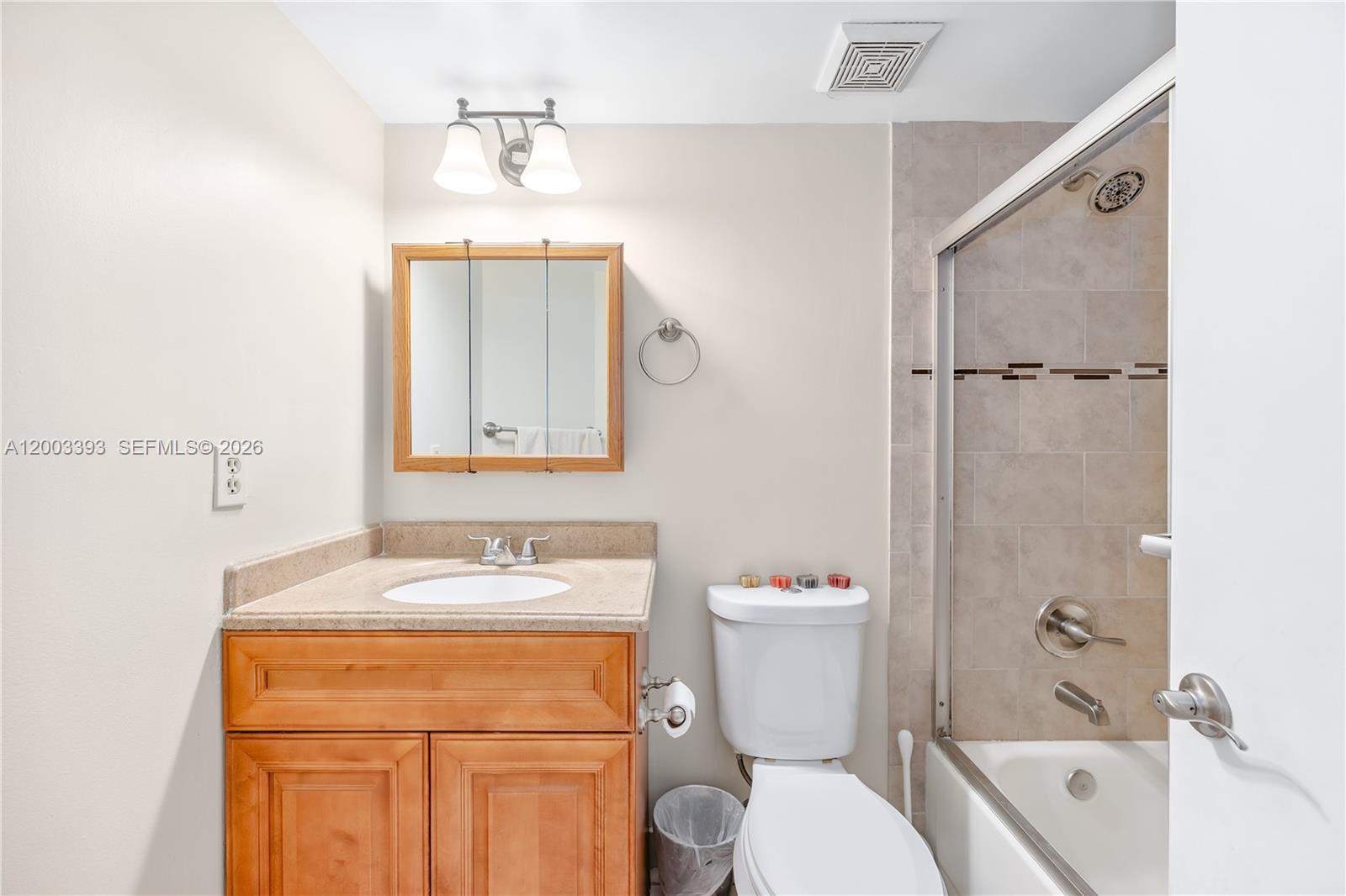 5560 Lakeside Dr # 204